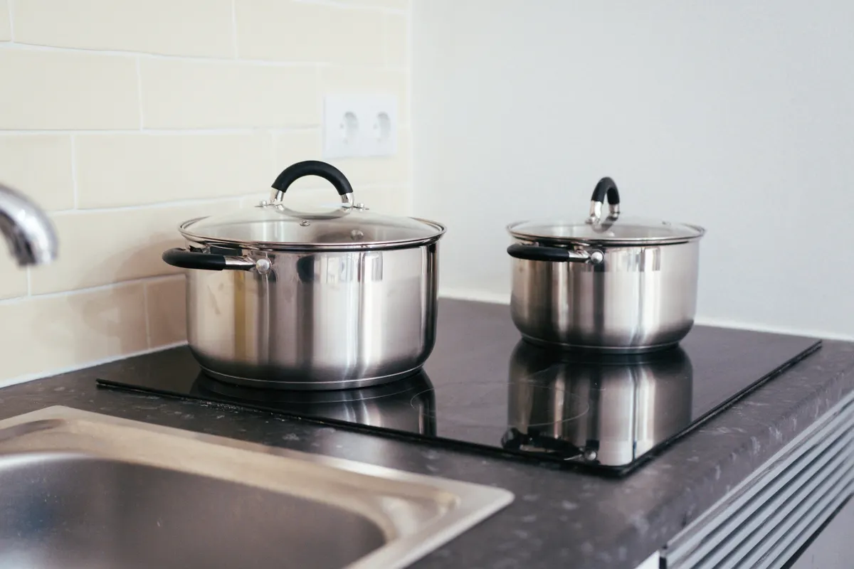 Applying a gentle baking soda paste and vinegar rinse on a ceramic cooktop surface