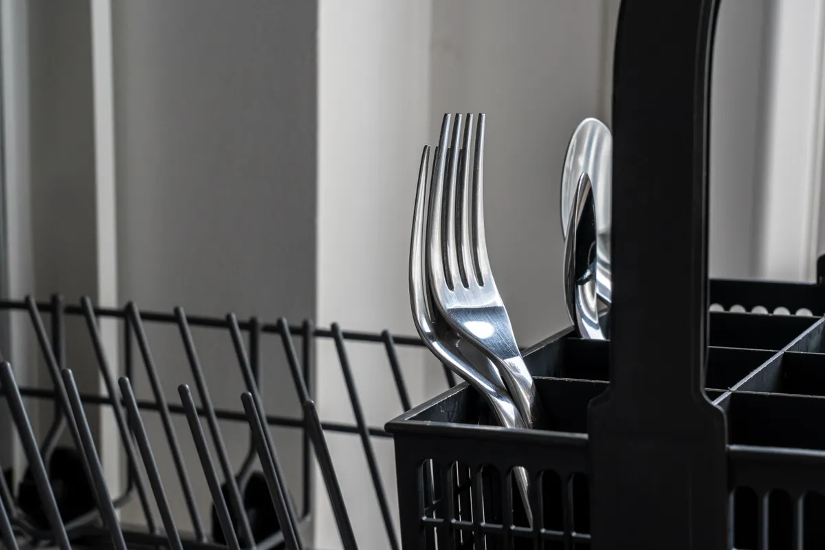Monthly dishwasher maintenance checklist and upkeep routine for fresh kitchen appliances.