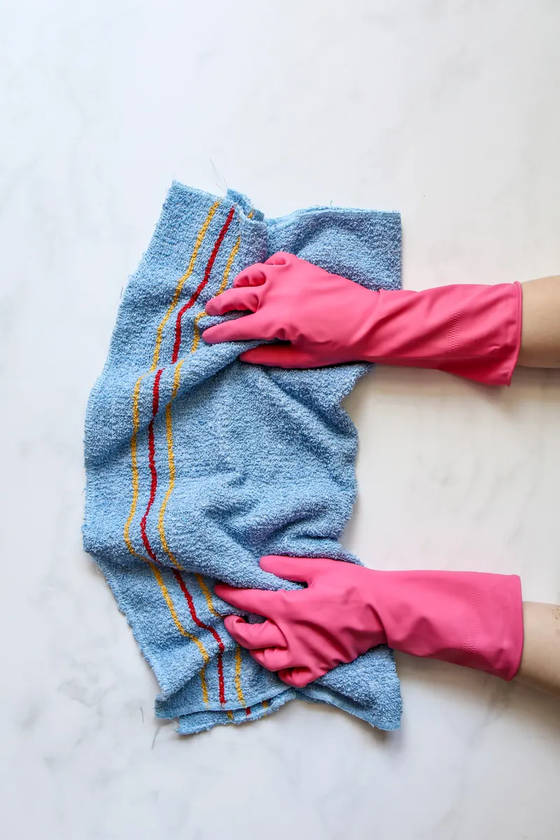 Organized sequence for wiping kitchen surfaces from top to bottom.