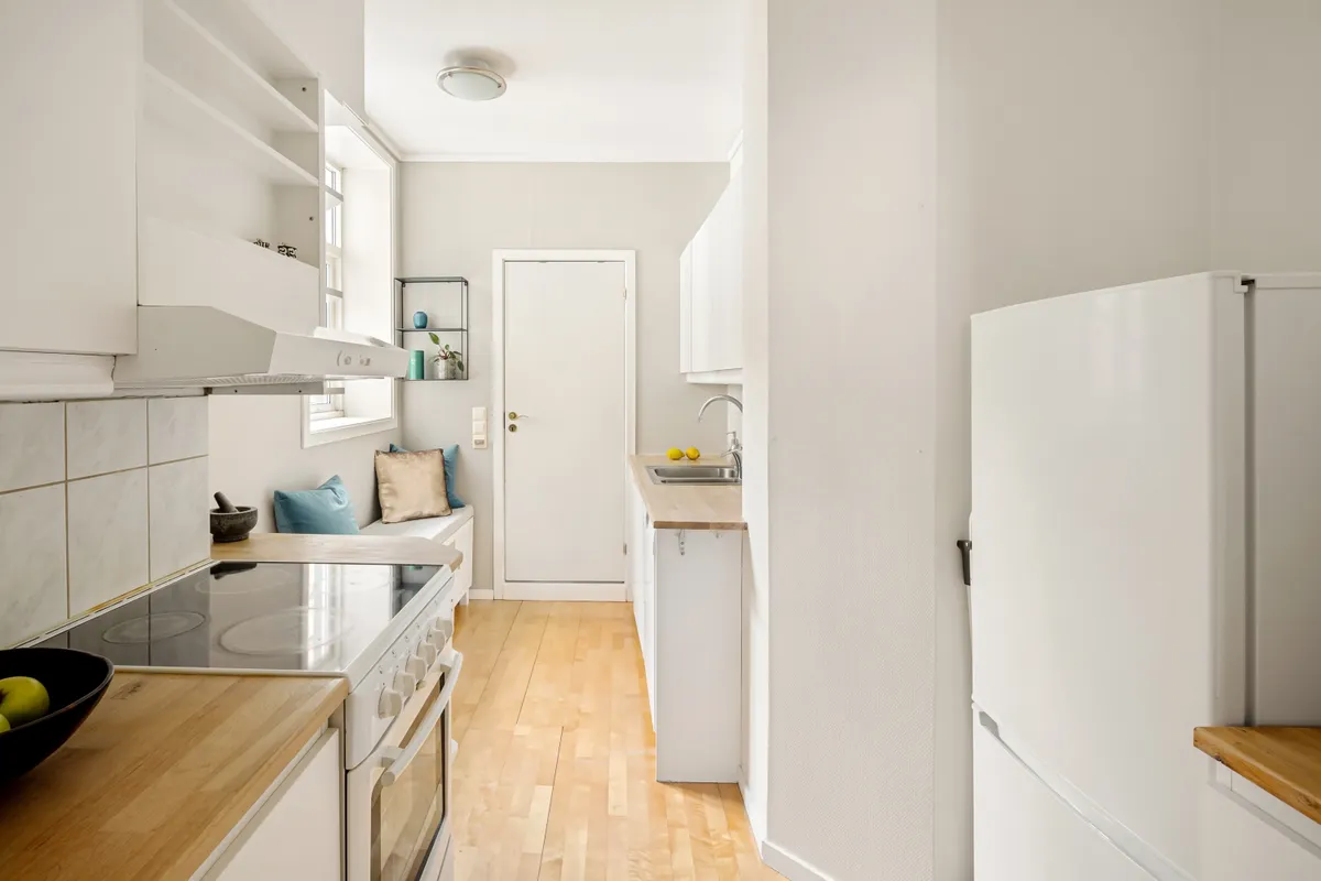 A organized rental kitchen maintained with practical cleaning habits for long-term lease care.